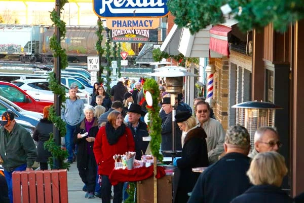 People shopping in downtown Garrison